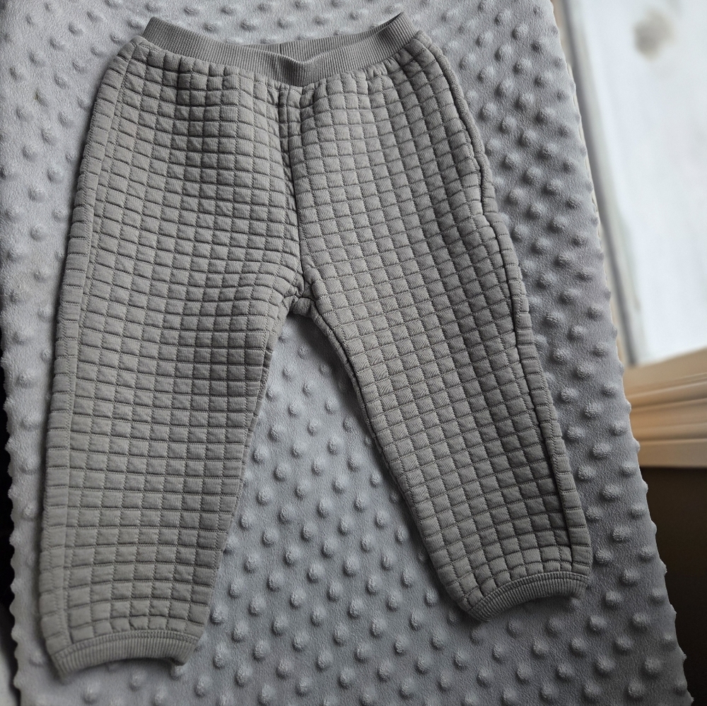 Quinc MAE Gray Quilted Pants